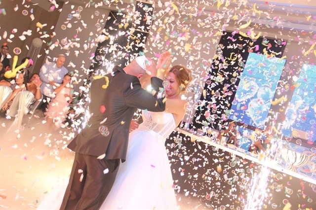 קונפטי לאירועים - דיל קיאק וסלואו