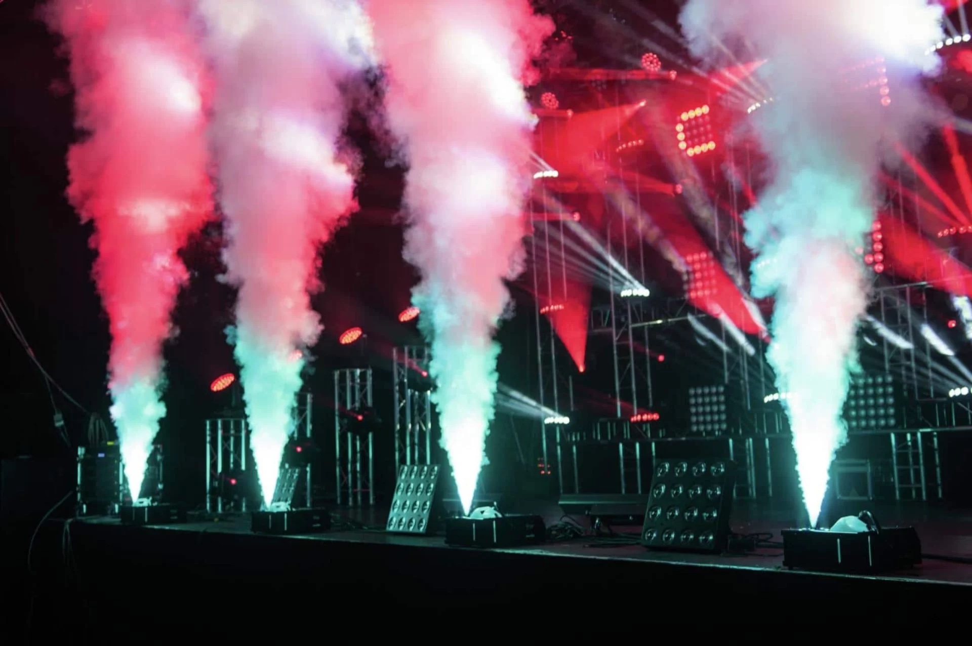 תותחי-עשן-3 - דיל בימים ותותחי עשן