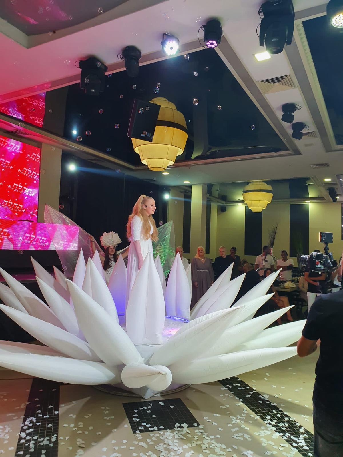 כניסת פרח נפתח 11