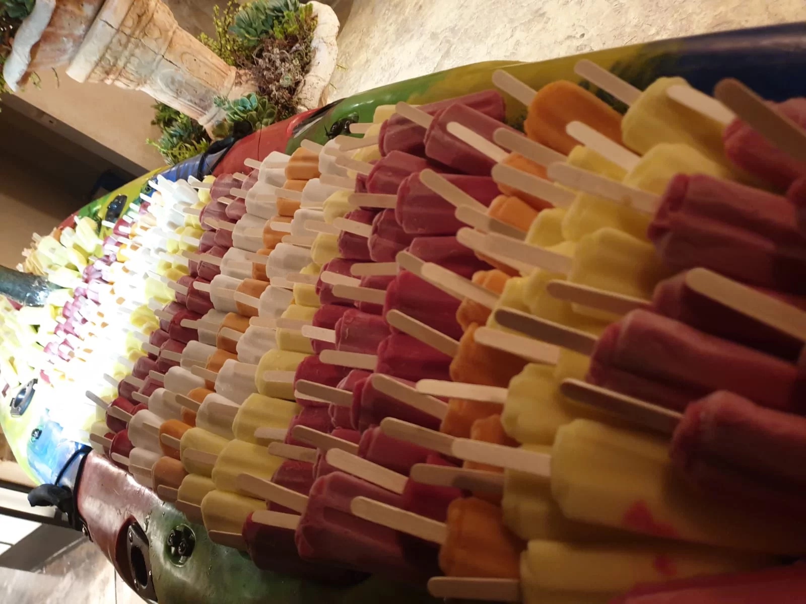 קיאק פירות 5 - דיל קיאק בשילוב שערות סבתא על מקל לד