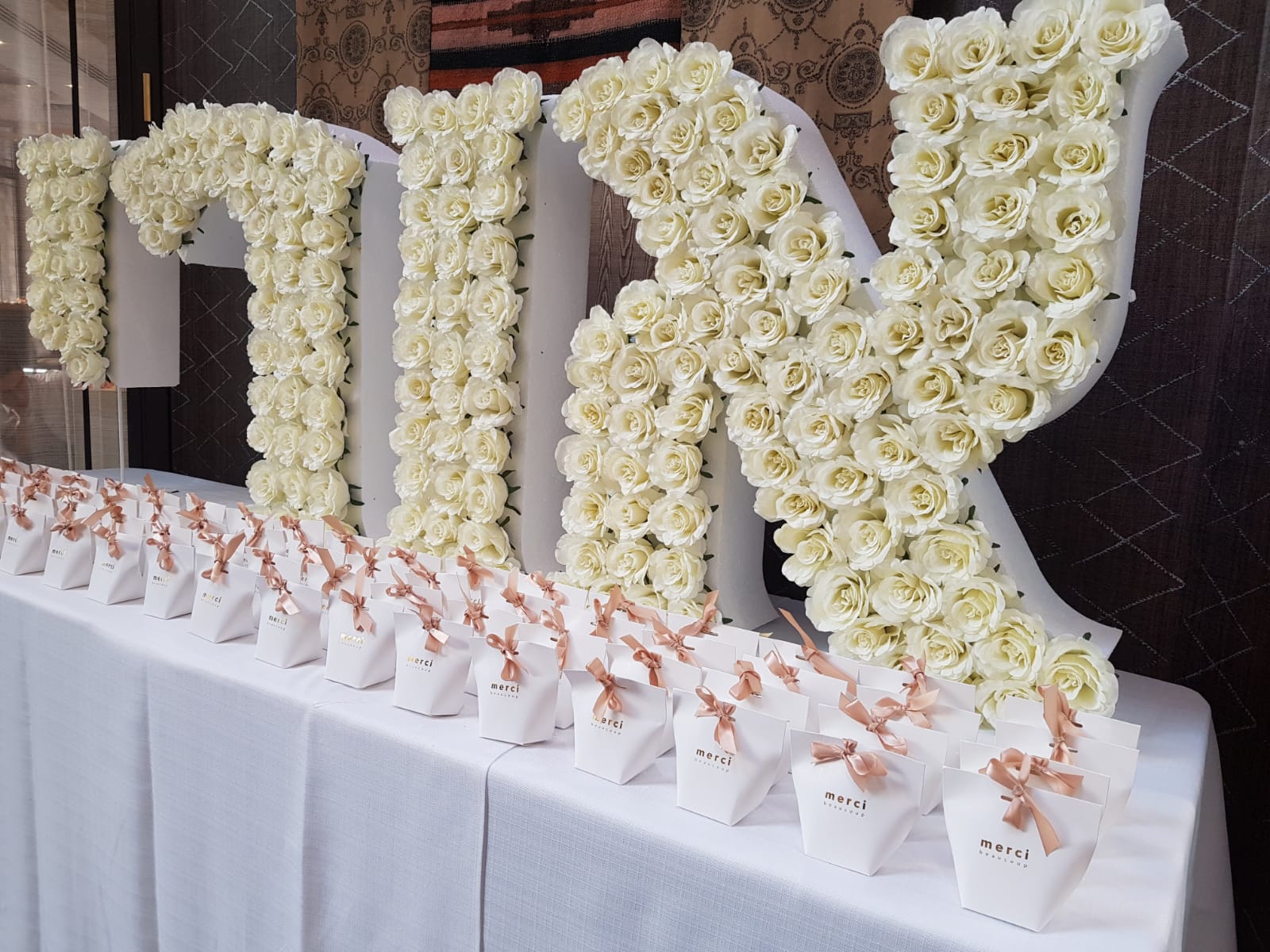 מגנטים, זיקוקים, עשן כבד, אותיות 10