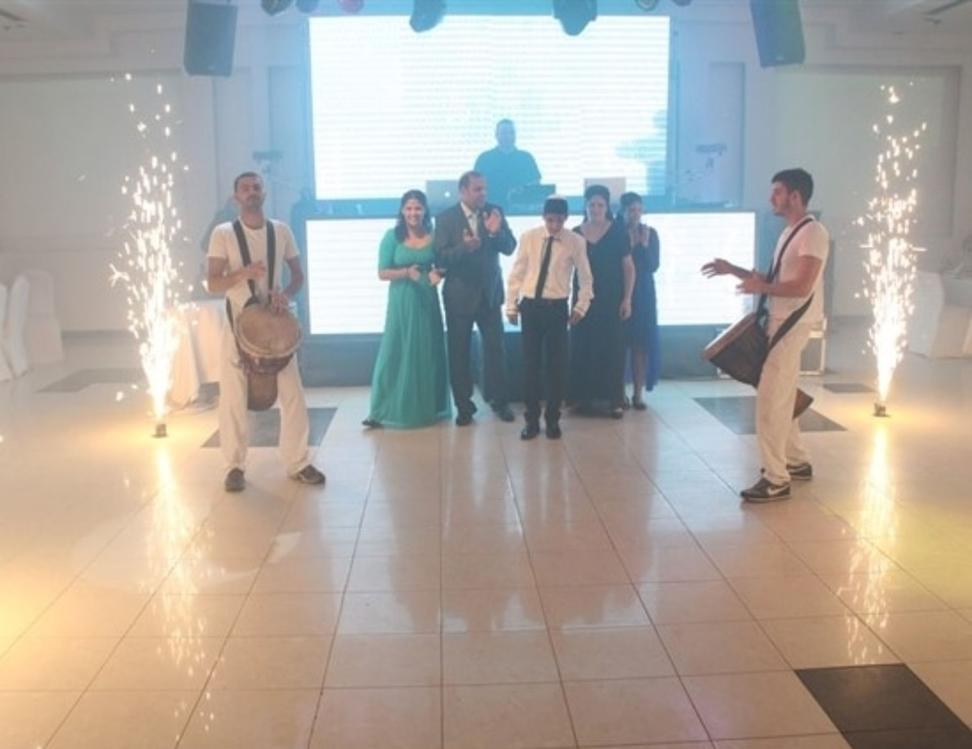 מגנטים, זיקוקים, עשן כבד, אותיות 27