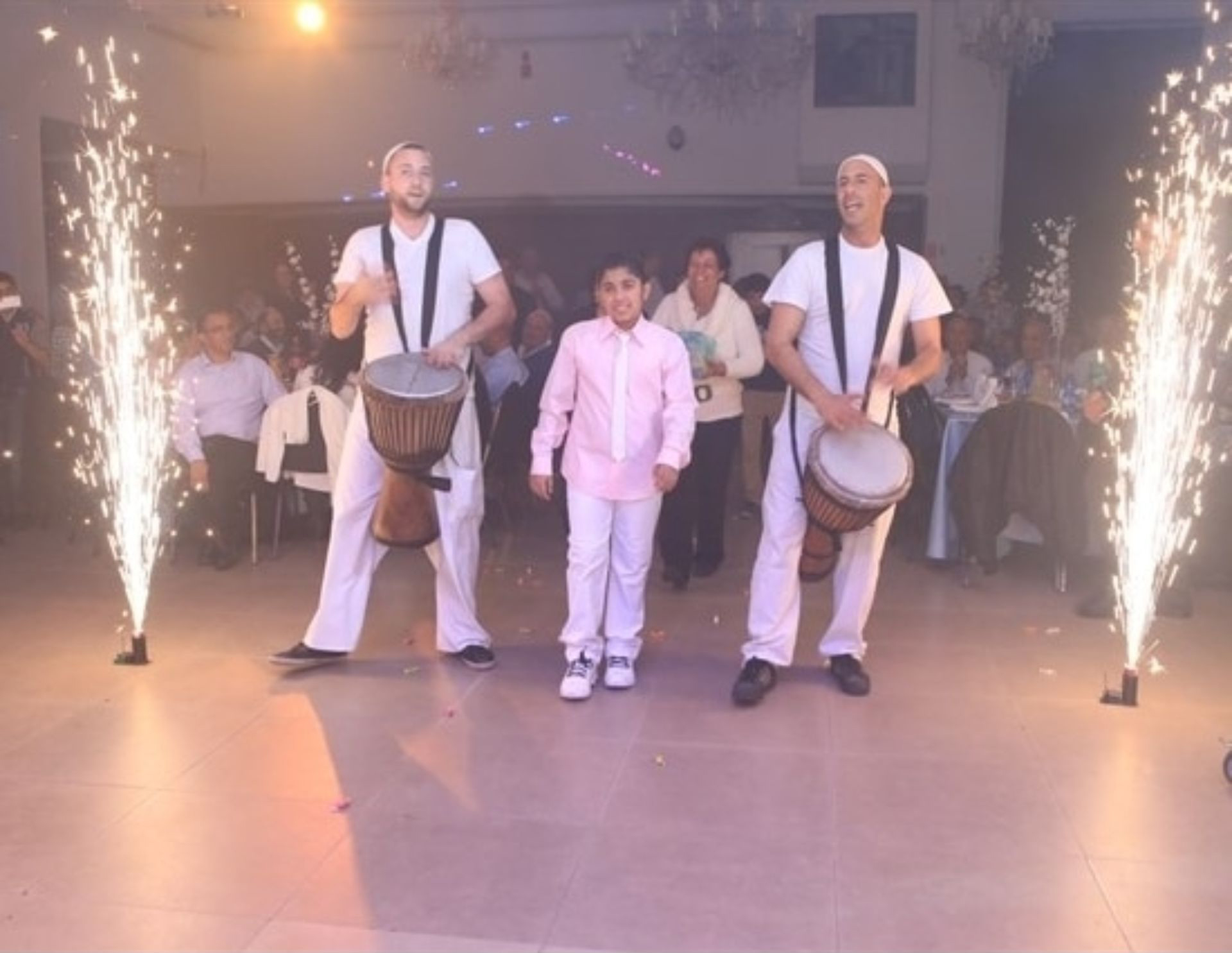 מגנטים, זיקוקים, עשן כבד, אותיות 28