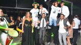 אותיות מעץ עם מגן דוד, מחזיקי מפתחות ללא הגבלה, קופים מרקדים, קיאק פירות, זיקוקים בכניסה, עשן כבד ויער בלונים לסלואו 18